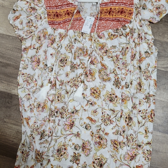 SOLD Maurices Floral Top NWT - Picture 2 of 3